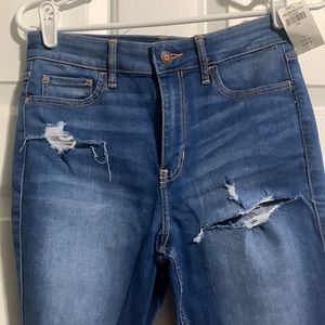 Hollister jeans juniors size 5S. Medium wash